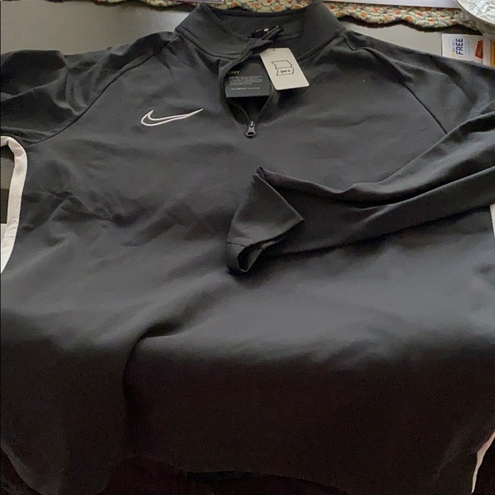 Nike Dri FIt quarter zip pull over NWT M Black
